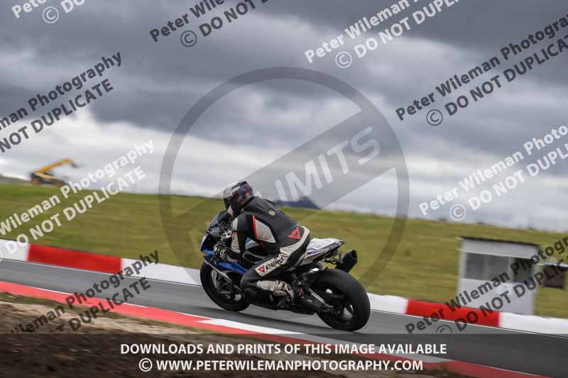 cadwell no limits trackday;cadwell park;cadwell park photographs;cadwell trackday photographs;enduro digital images;event digital images;eventdigitalimages;navarra;no limits trackdays;peter wileman photography;racing digital images;trackday digital images;trackday photos